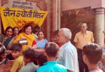 अक्षय तृतीया पर जैन महिलाओं ने लगाई गन्ने के रस का छबील